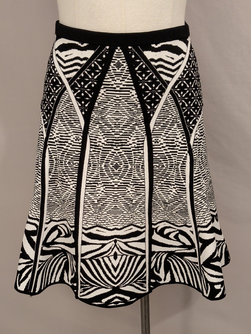 Diane Von Furstenberg Graphic Black &White Flared Skirt Heavy Knit Midi Designer